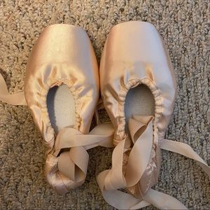 Brand new ballet pointe shoes